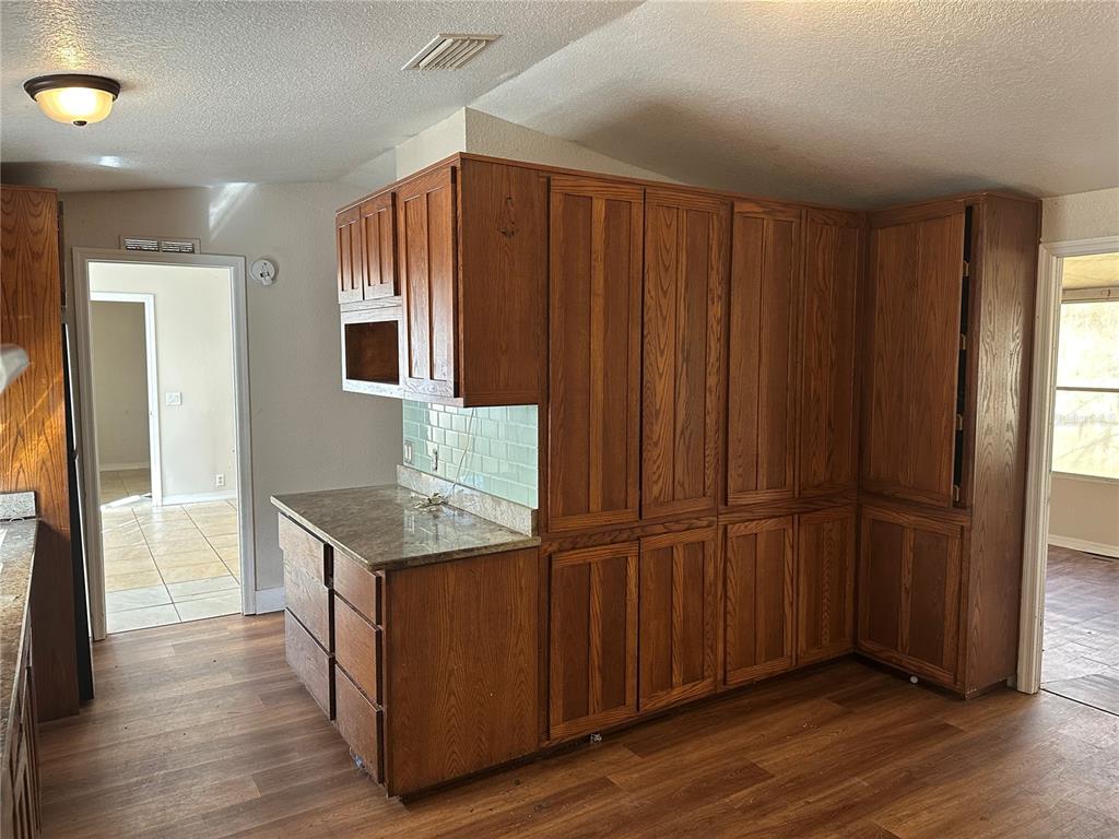 108 Old Welcome Road Lithia, FL 33547 - Photo 6 of 21 Gallery Image 6