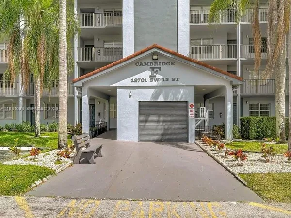 $2,400 | 12701 Southwest 13th Street, Unit 310F, Pembroke Pines, FL 33027