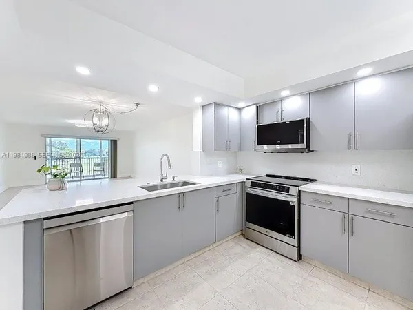 $2,400 | 12701 Southwest 13th Street, Unit 310F, Pembroke Pines, FL 33027