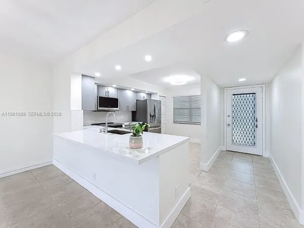 $2,400 | 12701 Southwest 13th Street, Unit 310F, Pembroke Pines, FL 33027