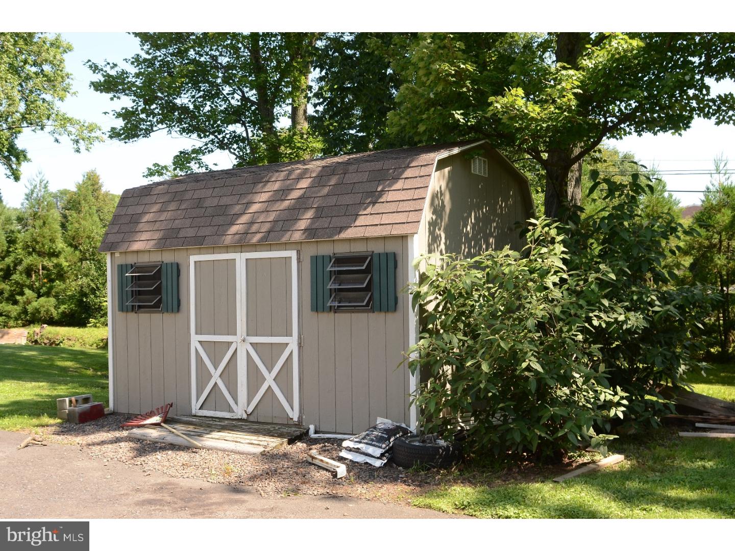 599 Mann Road Horsham, PA 19044 - Photo 4 of 23 Storage Shed