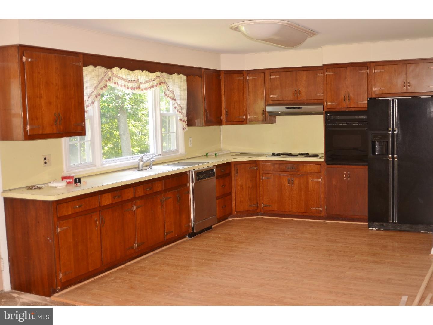 599 Mann Road Horsham, PA 19044 - Photo 10 of 23 Kitchen