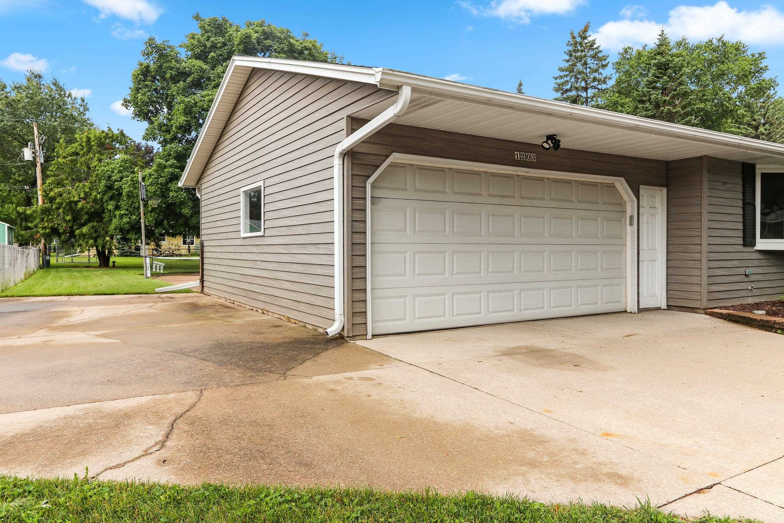 1203 Valleyview Road Green Bay, WI 54304 - Photo 42 of 81