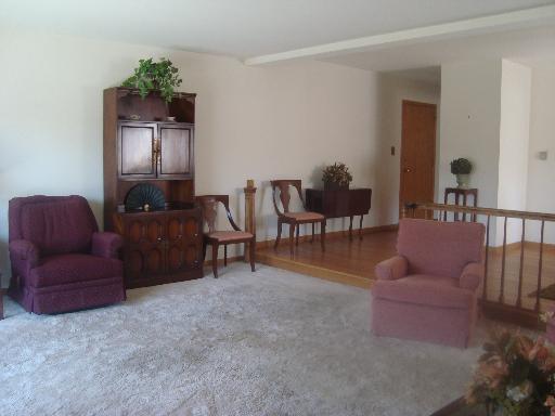 69 Lincoln Avenue, Unit 4 Riverside, IL 60546 - Photo 4 of 10 a living room with furniture and wooden floor