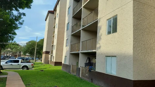 a view of multiple house with a yard