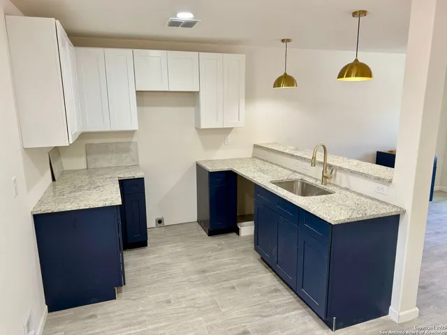 $1,550 | 701 Burr Oak Lane, Canyon Lake, TX 78133