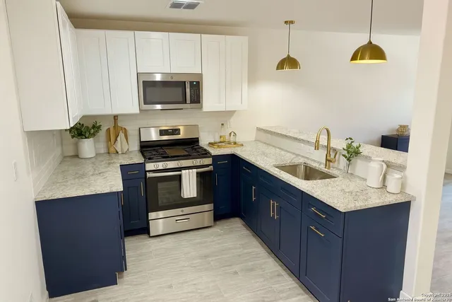 $1,550 | 701 Burr Oak Lane, Canyon Lake, TX 78133