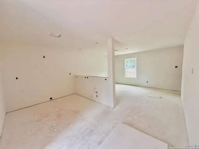 $1,550 | 701 Burr Oak Lane, Canyon Lake, TX 78133