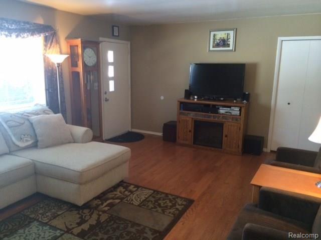 47454 Frederick Road Utica, MI 48317 - Photo 3 of 17 fred 3.jpg