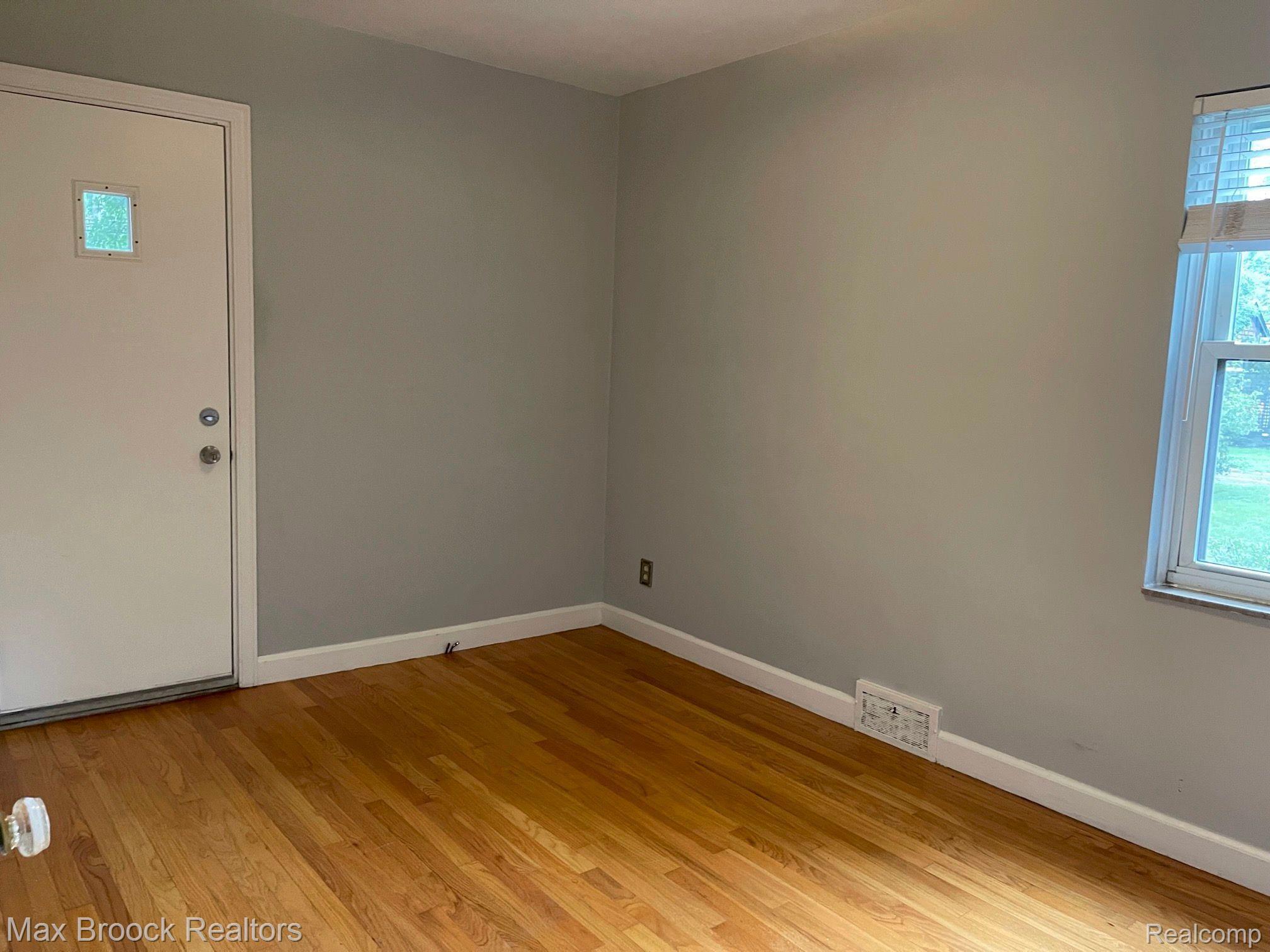 7 Devonshire Road Pleasant Ridge, MI 48069 - Photo 18 of 39 Second Bedroom