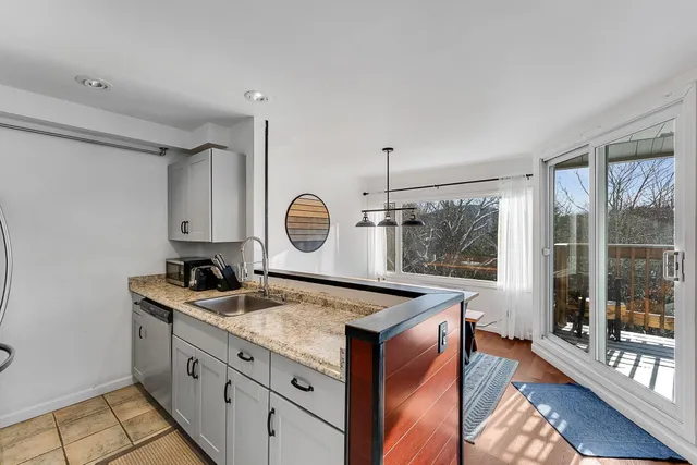 $239,900 | 42 Lower Phase Road, Unit 8, Warren, VT 05674