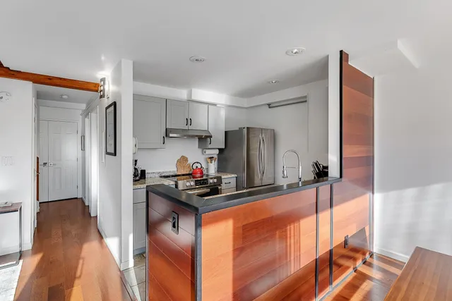 $239,900 | 42 Lower Phase Road, Unit 8, Warren, VT 05674