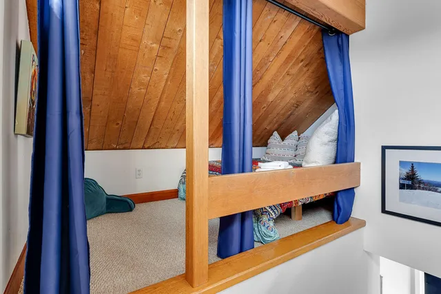 $239,900 | 42 Lower Phase Road, Unit 8, Warren, VT 05674