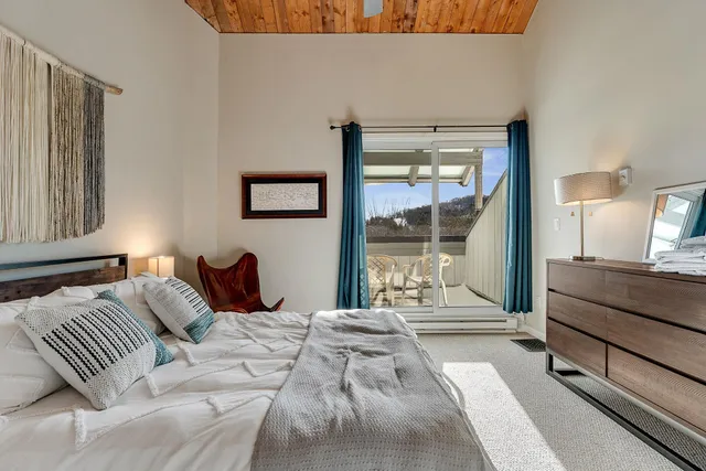 $239,900 | 42 Lower Phase Road, Unit 8, Warren, VT 05674