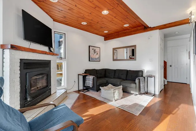 $239,900 | 42 Lower Phase Road, Unit 8, Warren, VT 05674