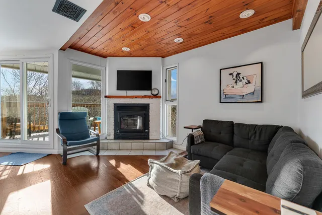 $239,900 | 42 Lower Phase Road, Unit 8, Warren, VT 05674