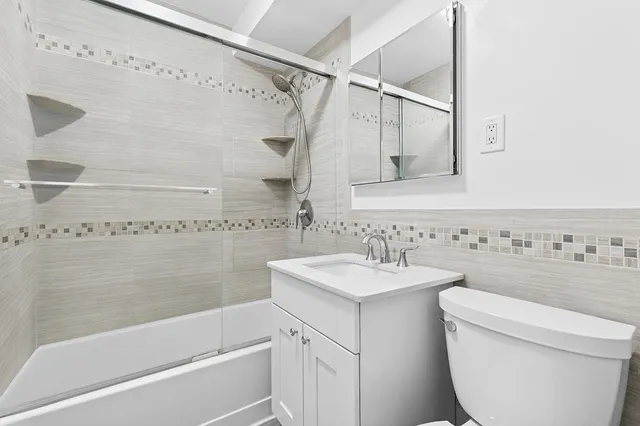 $575,000 | 209 East 56th Street, Unit 5E | Midtown East