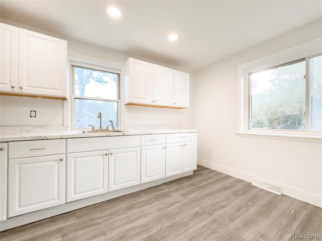 2372 Meadow Street Flushing, MI 48433 - Photo 8 of 17
