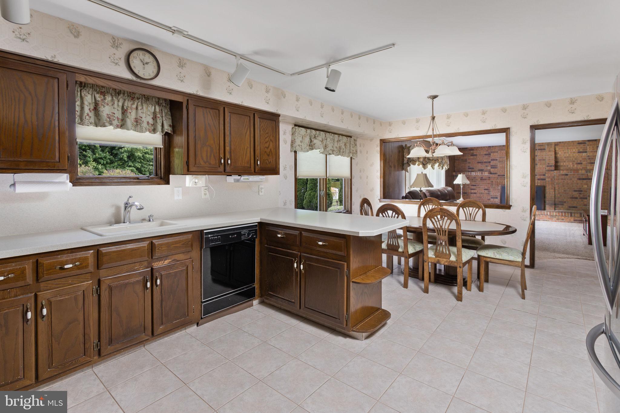 93 Peter Rafferty Drive Hamilton, NJ 08690 - Photo 9 of 55