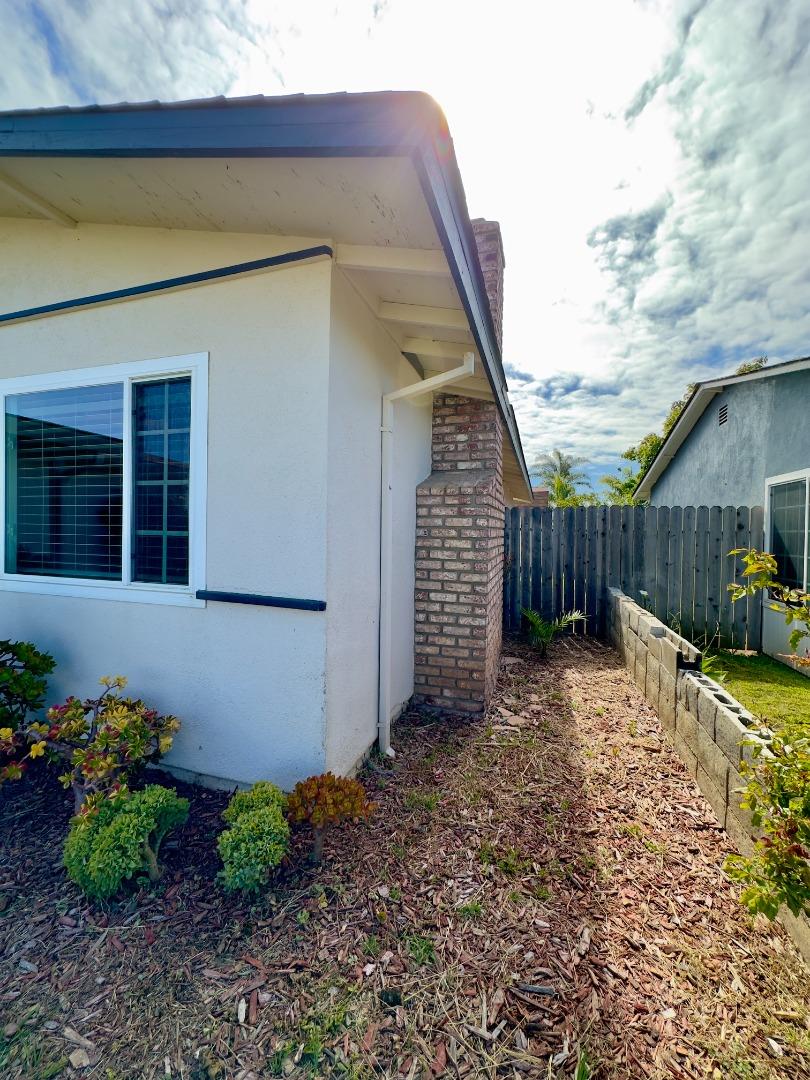 1640 Ukiah Way Salinas, CA 93906 - Photo 4 of 34