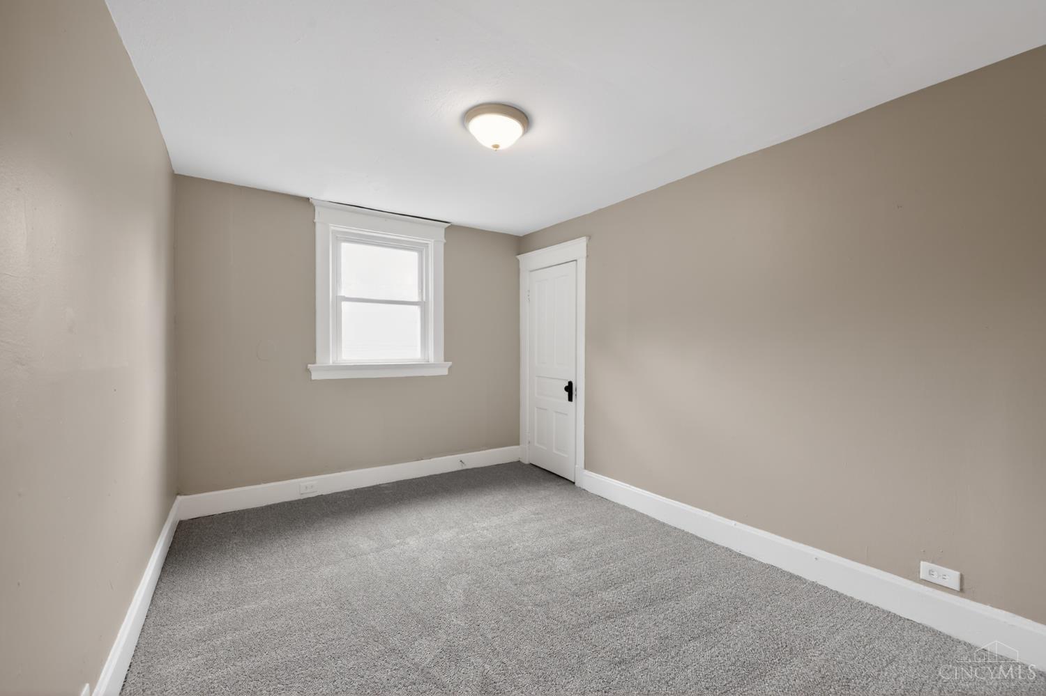4938 Plainville Road Cincinnati, OH 45227 - Photo 10 of 34