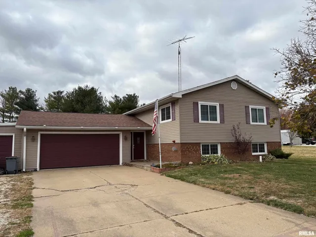 $223,000 | 1249 Woods Lane, Jacksonville, IL 62650
