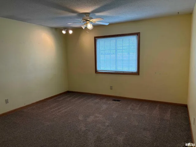 $223,000 | 1249 Woods Lane, Jacksonville, IL 62650