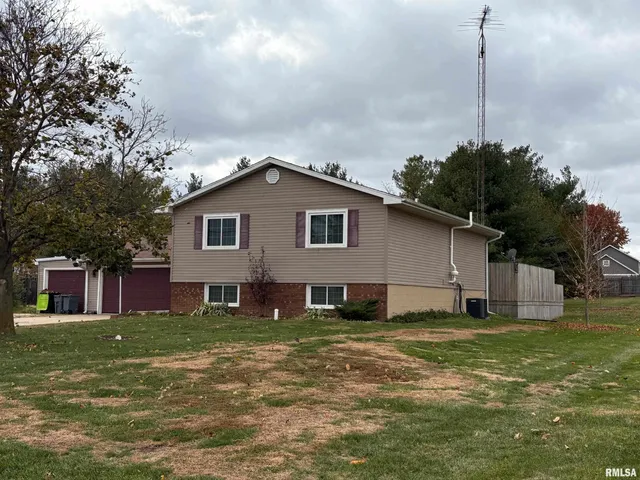 $223,000 | 1249 Woods Lane, Jacksonville, IL 62650