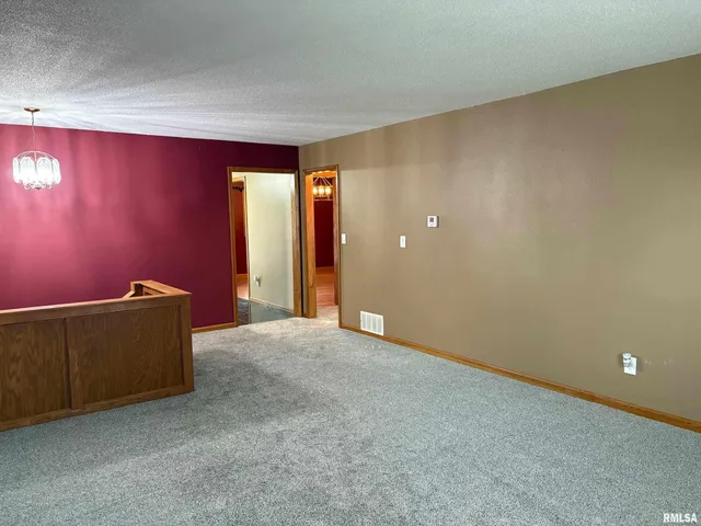 $223,000 | 1249 Woods Lane, Jacksonville, IL 62650