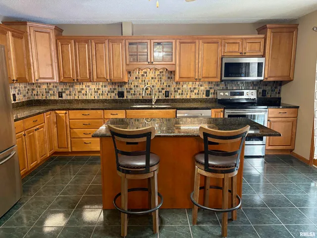 $223,000 | 1249 Woods Lane, Jacksonville, IL 62650