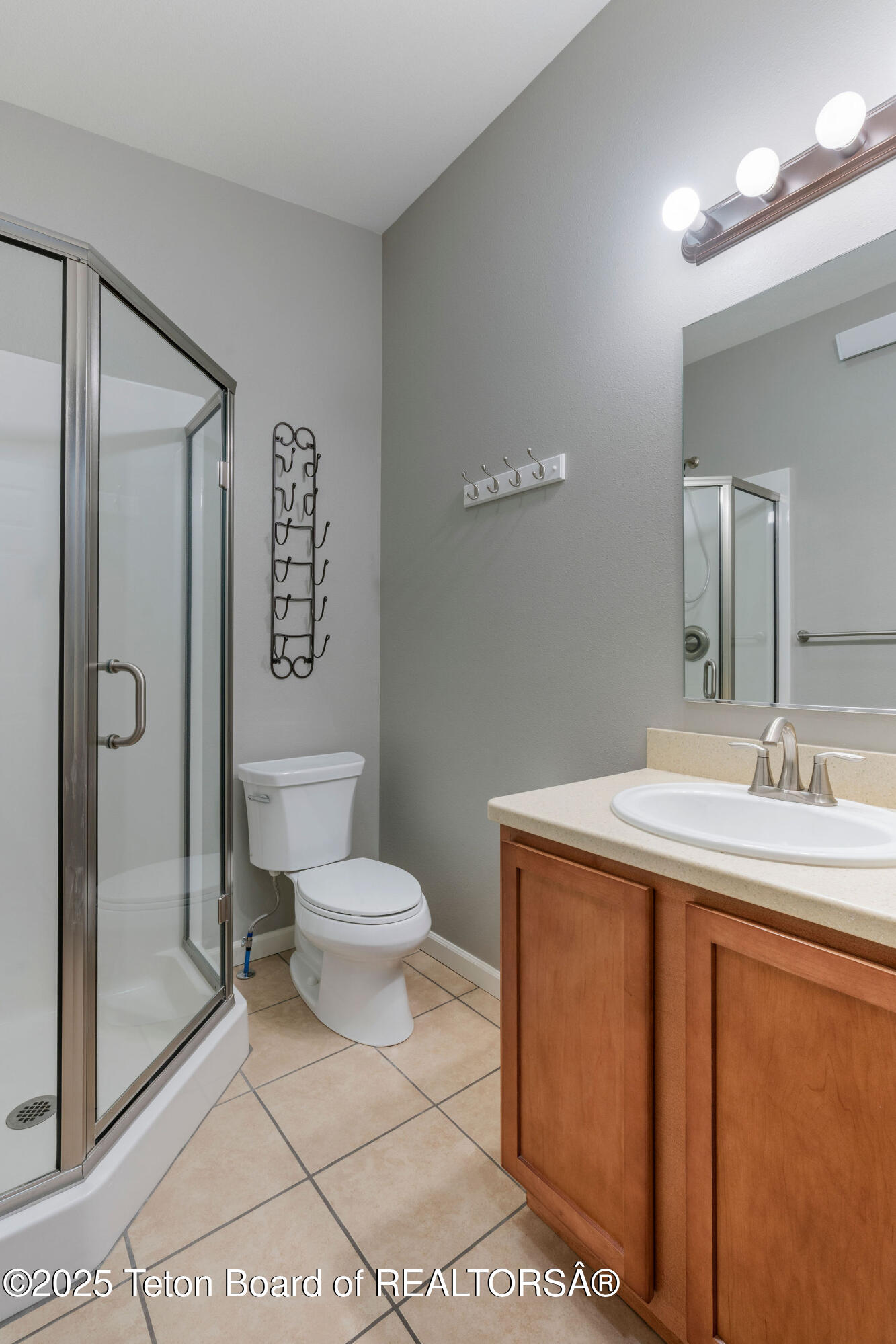 1255 Allen Way Jackson, WY 83001 - Photo 14 of 23 Upstairs Guest Bathroom