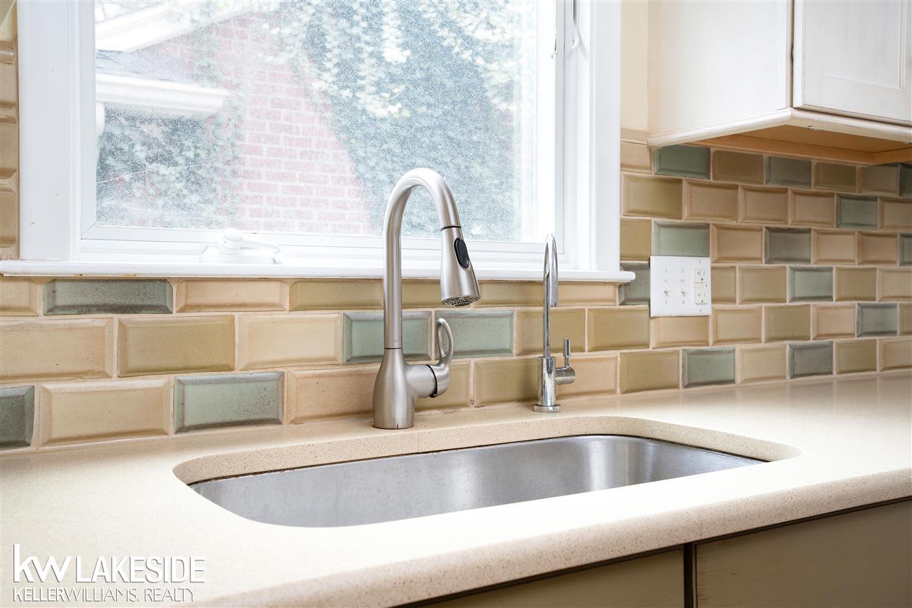 2702 Trafford Road Royal Oak, MI 48073 - Photo 14 of 38 50057928-13.JPG