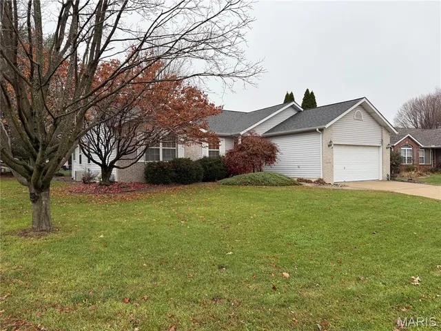 $285,000 | 2727 Falcon Crest Drive, Edwardsville, IL 62025