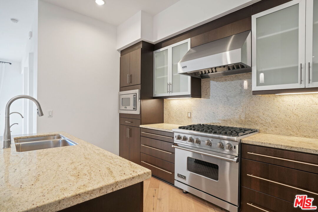 402 Rockefeller, Unit 406 Irvine, CA 92612 - Photo 4 of 30