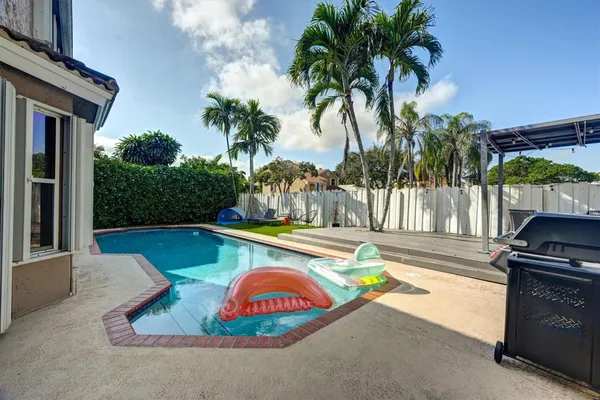 $5,400 | 9581 Northwest 9th Court, Plantation, FL 33324