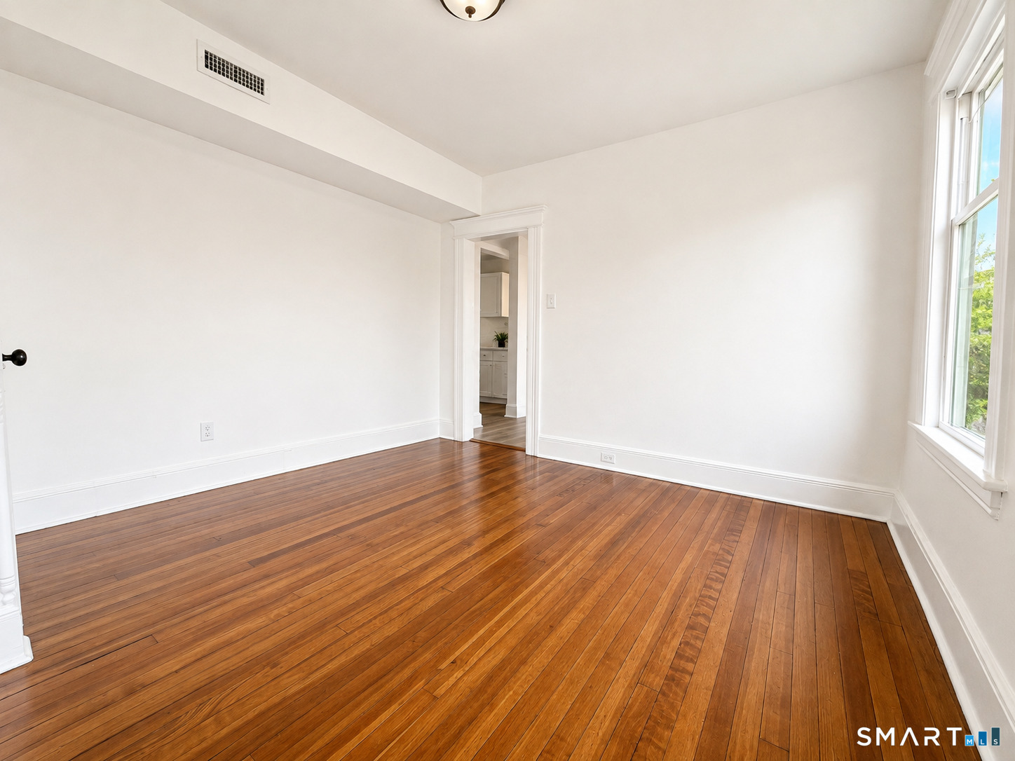 545 Huntington Road Bridgeport, CT 06610 - Photo 8 of 12 Gallery Image 8