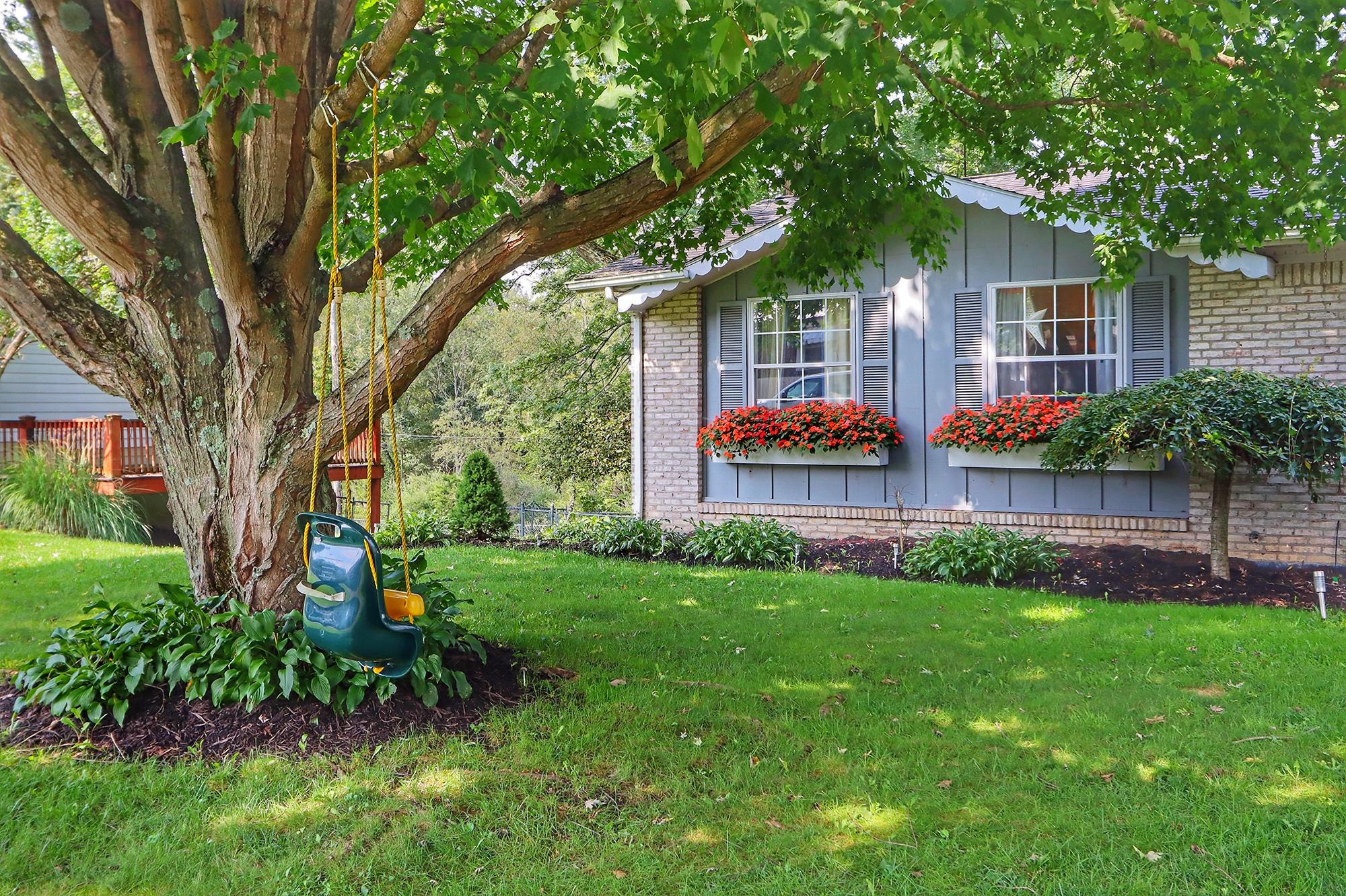217 Sunset Cir Road Lewisburg, WV 24901 - Photo 2 of 38 Gallery Image 2