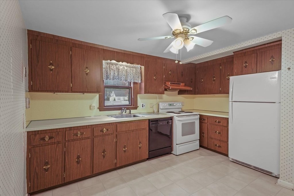 16 Edgehill Road Norwood, MA 02062 - Photo 8 of 27 Gallery Image 8