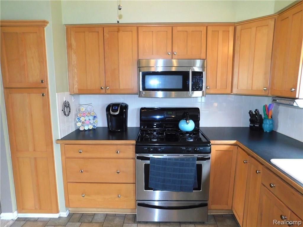 25450 Reeck Road Woodhaven, MI 48183 - Photo 11 of 39