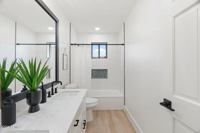 $7,999 | 1643 West Griswold Road, Phoenix, AZ 85021