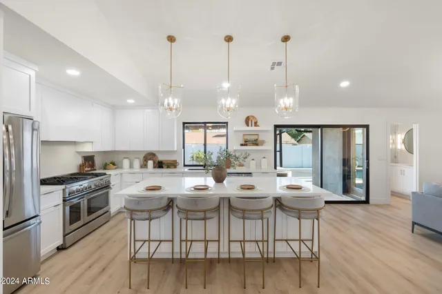 $7,999 | 1643 West Griswold Road, Phoenix, AZ 85021