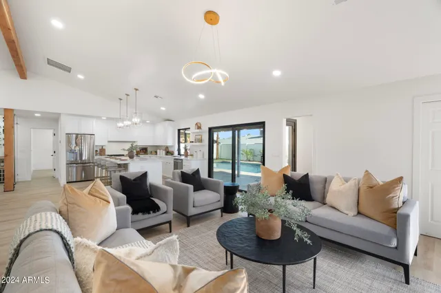 $7,999 | 1643 West Griswold Road, Phoenix, AZ 85021