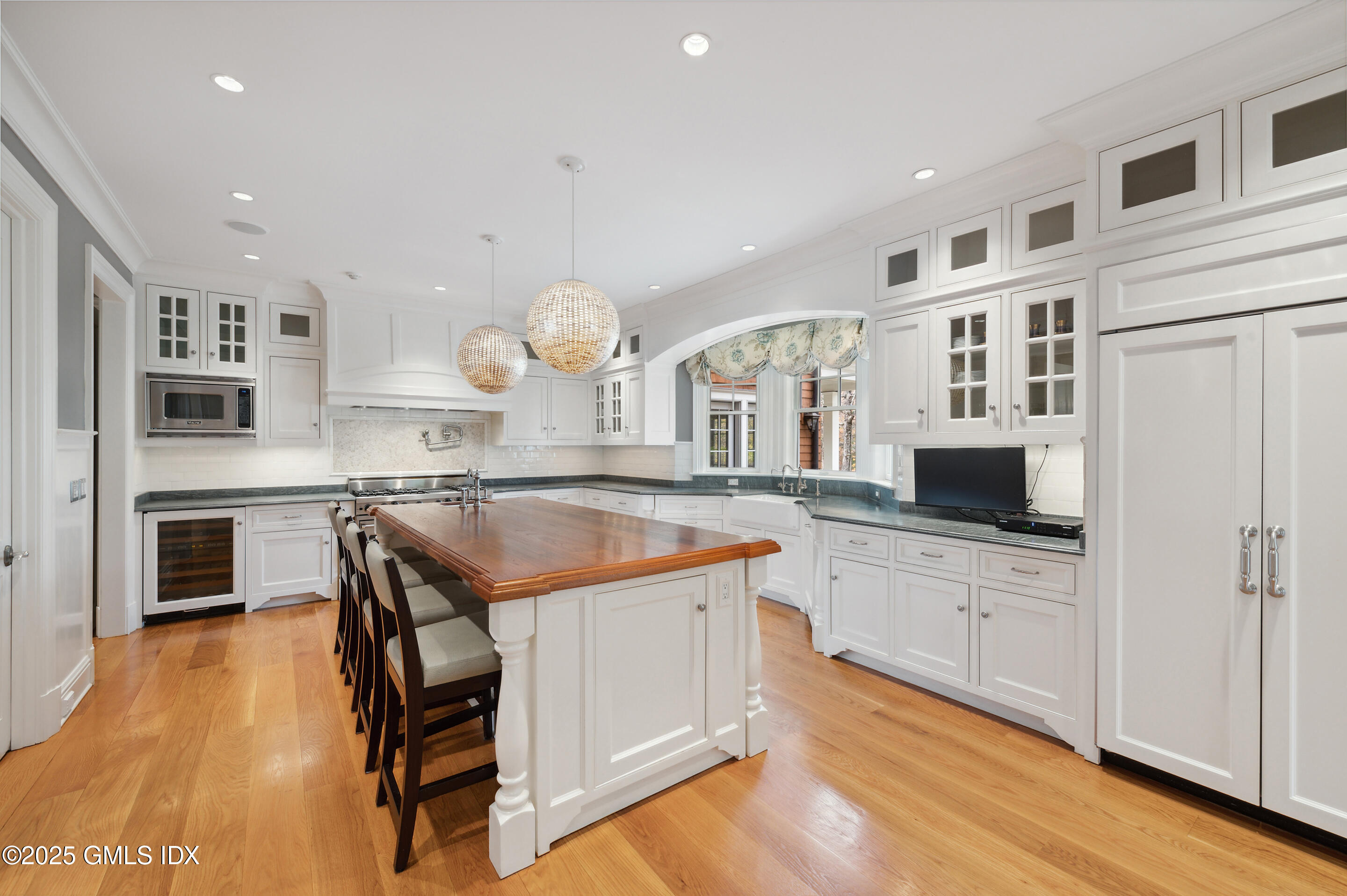 34 Dublin Hill Drive Greenwich, CT 06830 - Photo 11 of 34 KITCHEN