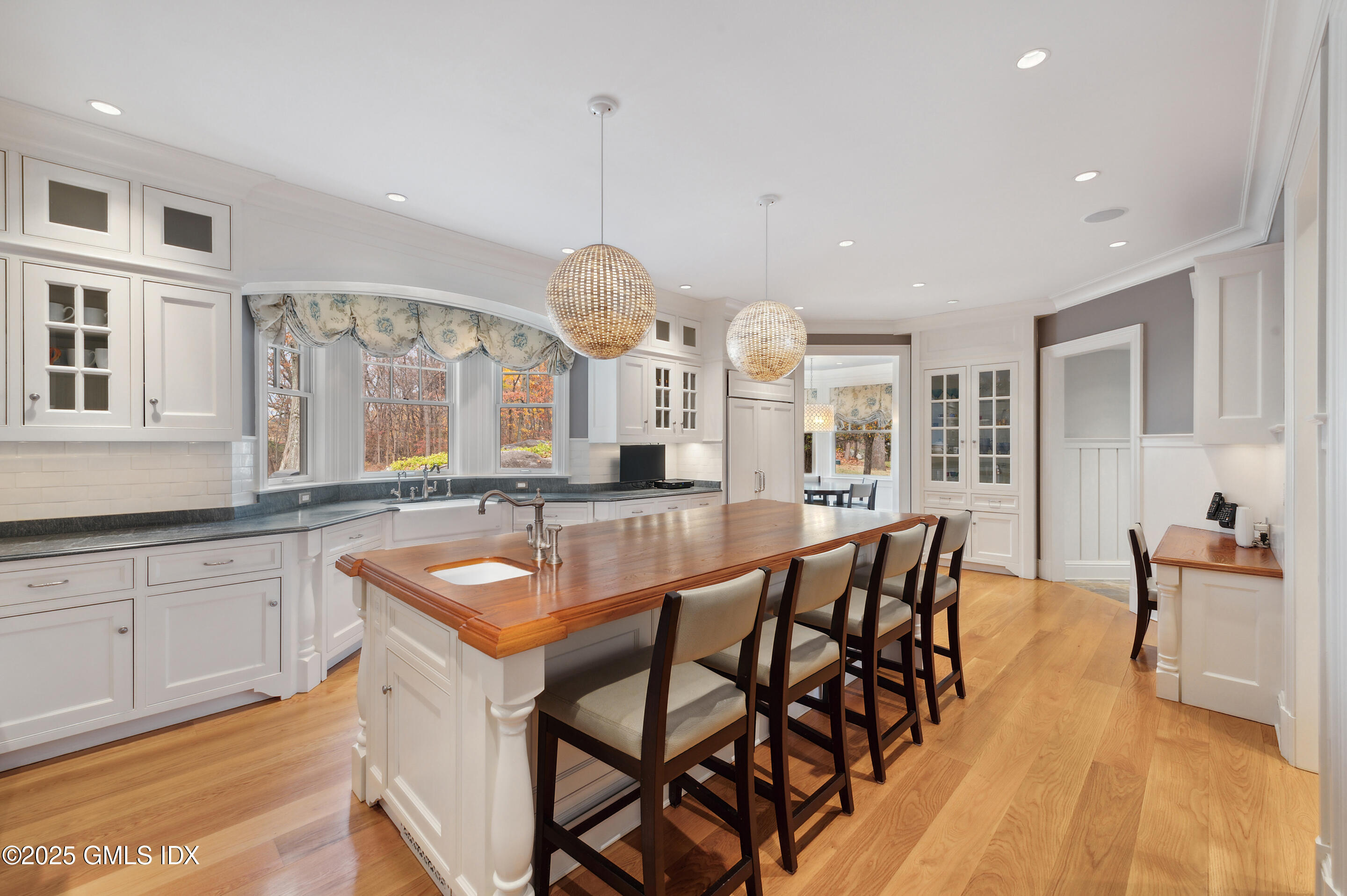 34 Dublin Hill Drive Greenwich, CT 06830 - Photo 12 of 34 KITCHEN