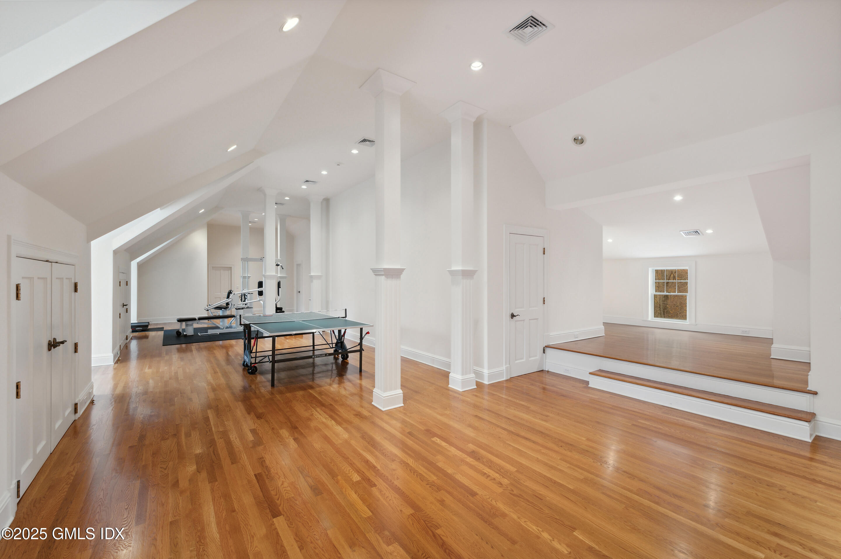 34 Dublin Hill Drive Greenwich, CT 06830 - Photo 26 of 34 THIRD FLOOR