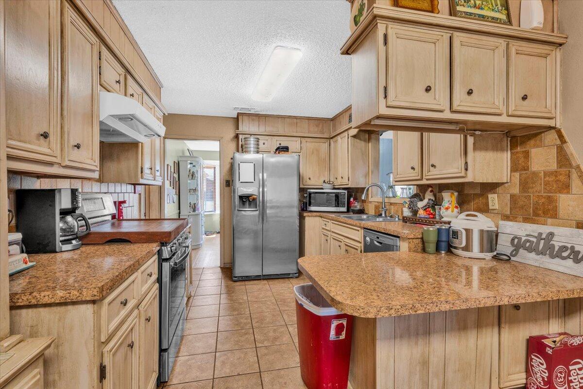 910 Robin Road Levelland, TX 79336 - Photo 5 of 25 05-910 Robin Rd