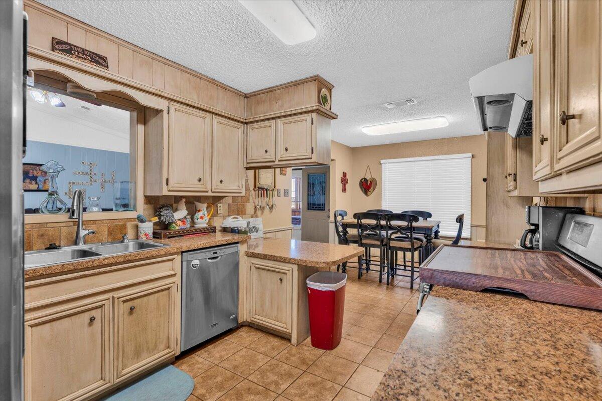 910 Robin Road Levelland, TX 79336 - Photo 6 of 25 06-910 Robin Rd