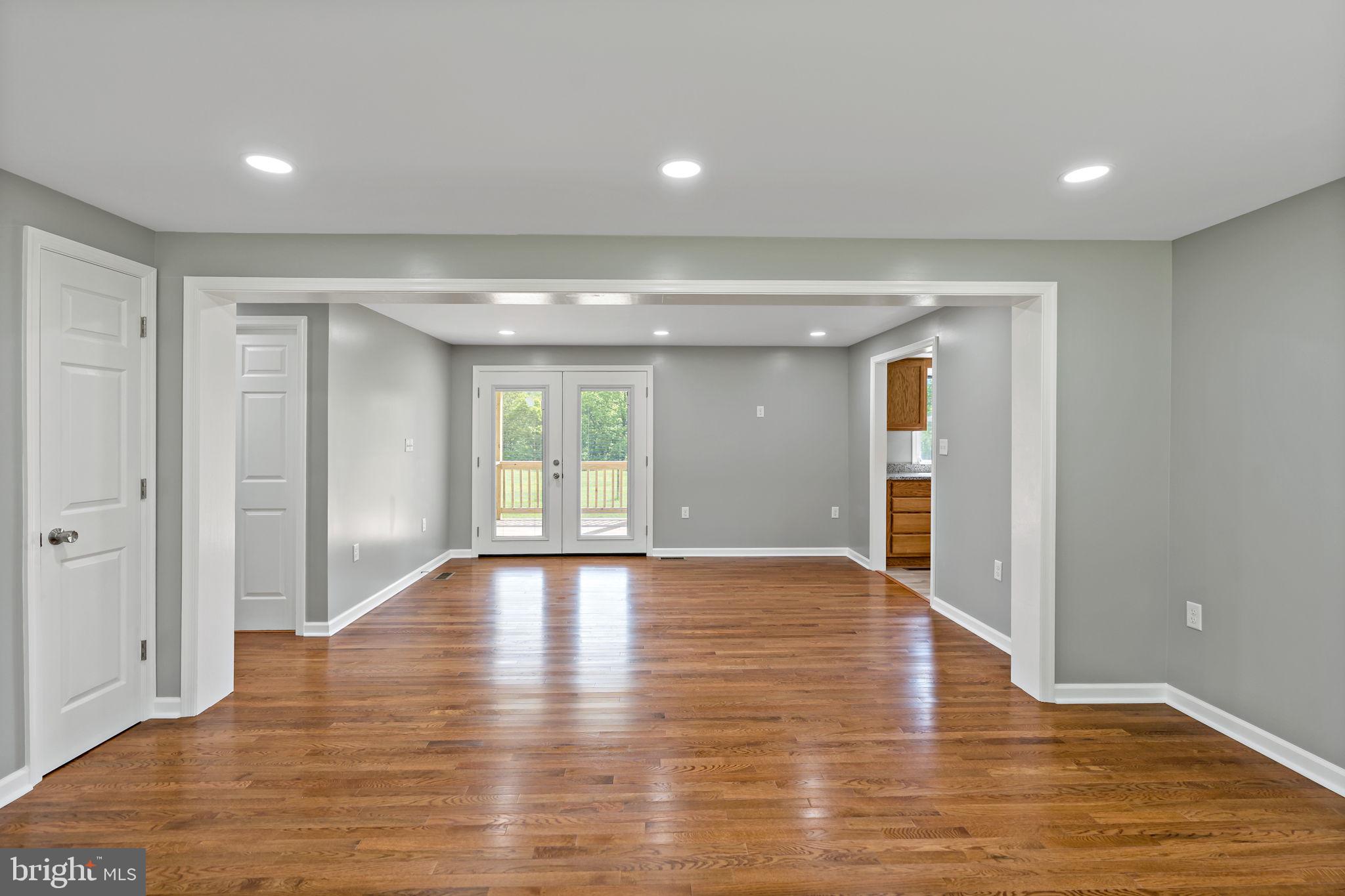 7021 Winchester Grade Road Berkeley Springs, WV 25411 - Photo 13 of 46 Large living room