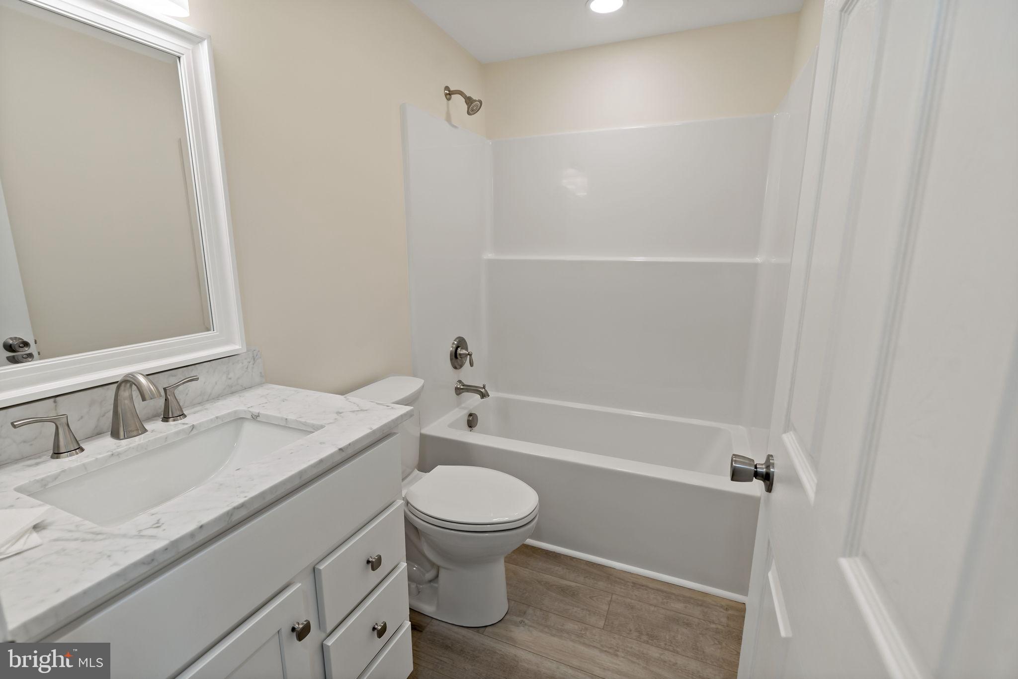 7021 Winchester Grade Road Berkeley Springs, WV 25411 - Photo 16 of 46 Hallway full bathroom