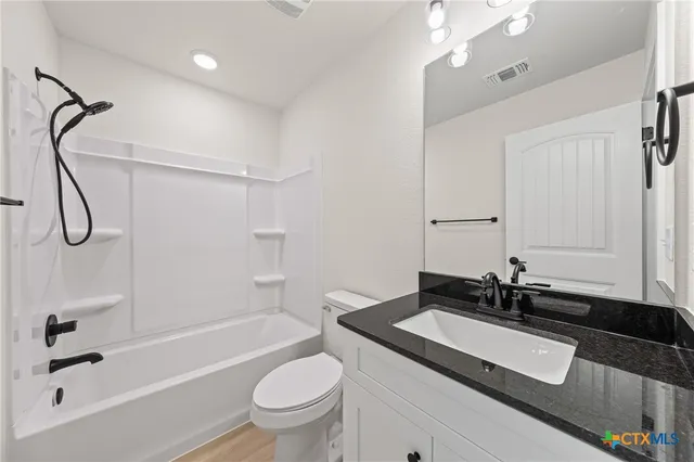 a view of backyard with garden